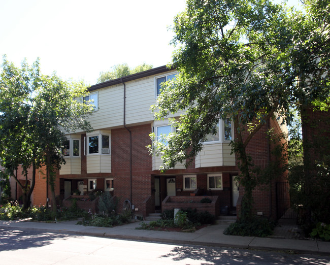 317-329 Melita Cres in Toronto, ON - Building Photo - Building Photo