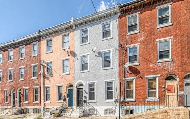 property at 2021 W Oxford St