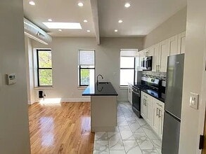 213 Stuyvesant Ave in Brooklyn, NY - Building Photo - Building Photo