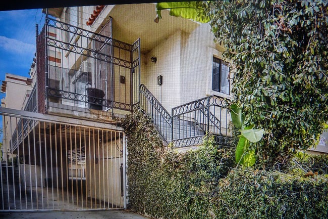 3648 Motor Ave in Los Angeles, CA - Foto de edificio - Building Photo