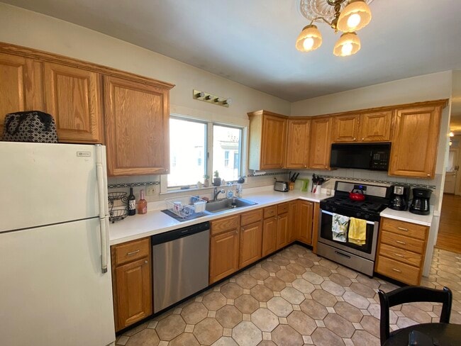 176 Elm St in North Cambridge, MA - Building Photo - Building Photo