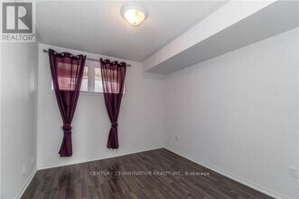 2508 Post Rd in Oakville, ON - Building Photo - Building Photo