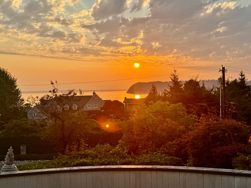 10709 Marine View Dr in Mukilteo, WA - Foto de edificio