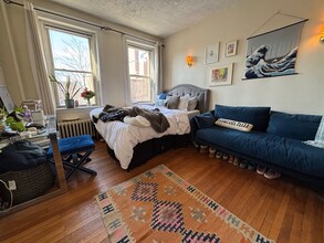 10 Grove St, Unit 9 in Boston, MA - Foto de edificio - Building Photo