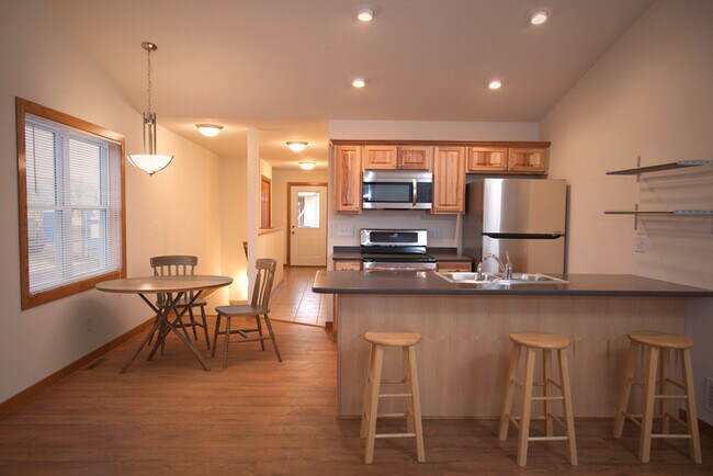 481 Tracey Ln in Hudson, WI - Building Photo - Building Photo