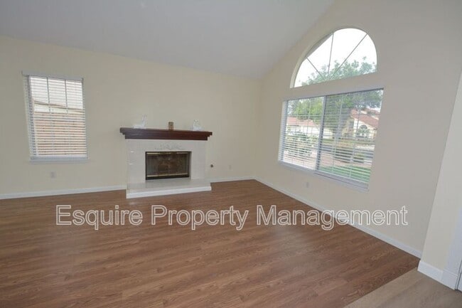 1906 Kensington Ln in Oxnard, CA - Building Photo - Building Photo