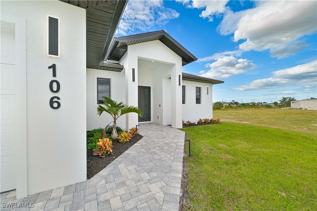 106 NW 18th Pl in Cape Coral, FL - Building Photo