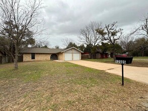 12505 Rainbow Ct in Austin, TX - Building Photo - Building Photo