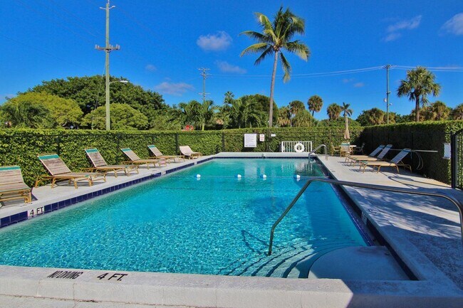 property at 15 S Golfview Rd