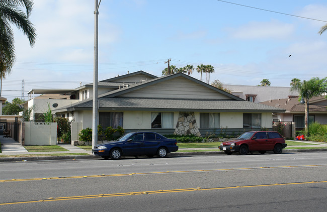 1306 W Cerritos Ave in Anaheim, CA - Building Photo - Building Photo