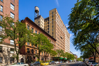 209 W 106th St in New York, NY - Foto de edificio - Primary Photo