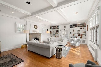 487 Ward St in Newton, MA - Building Photo - Building Photo