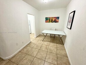 301 NW 37th St in Miami, FL - Building Photo - Building Photo