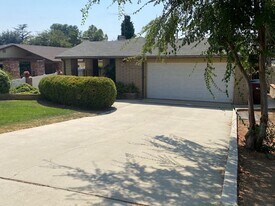 1125 Chestnut Ave in Beaumont, CA - Building Photo