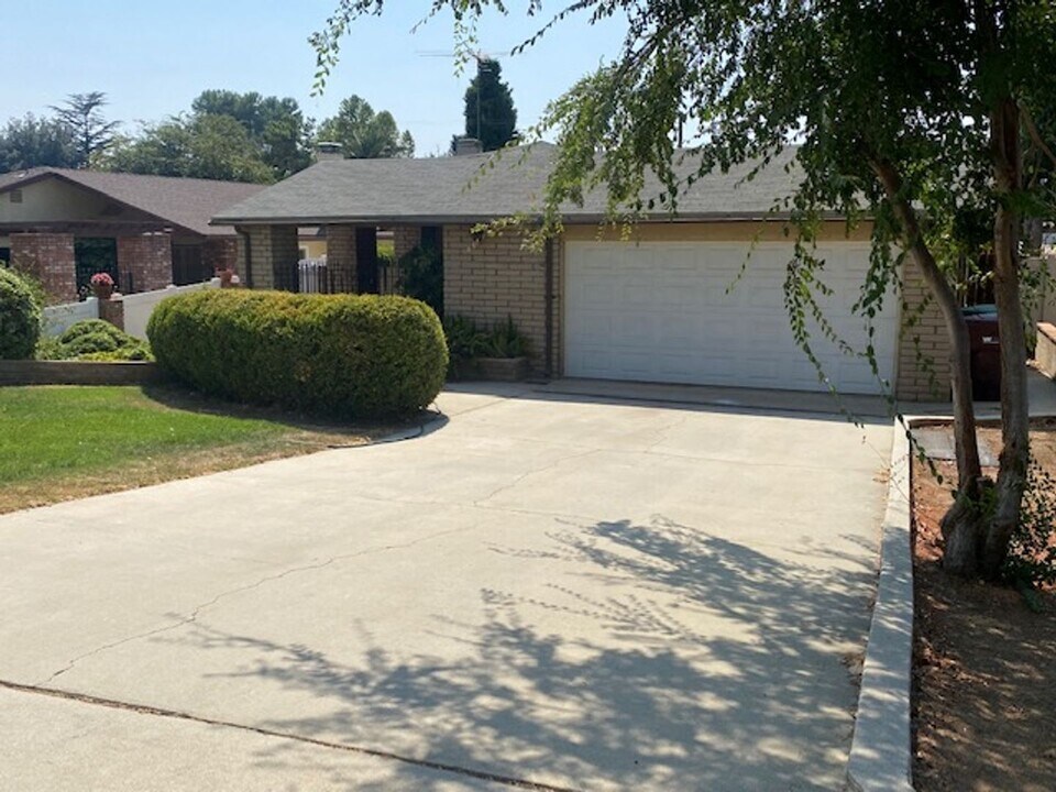 1125 Chestnut Ave in Beaumont, CA - Building Photo