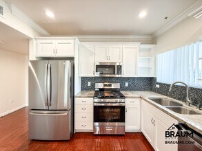 332 S Virgil Ave in Los Angeles, CA - Building Photo - Building Photo