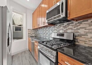 595 Crown St, Unit 2 in Brooklyn, NY - Building Photo - Building Photo