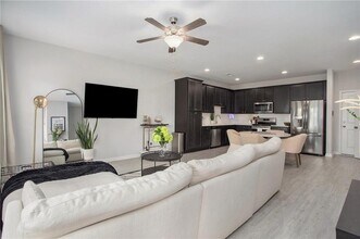 1961 James Red Moore Blvd in Atlanta, GA - Building Photo - Building Photo