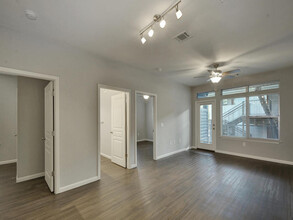 2811 Rio Grande St, Unit 301 in Austin, TX - Building Photo - Building Photo