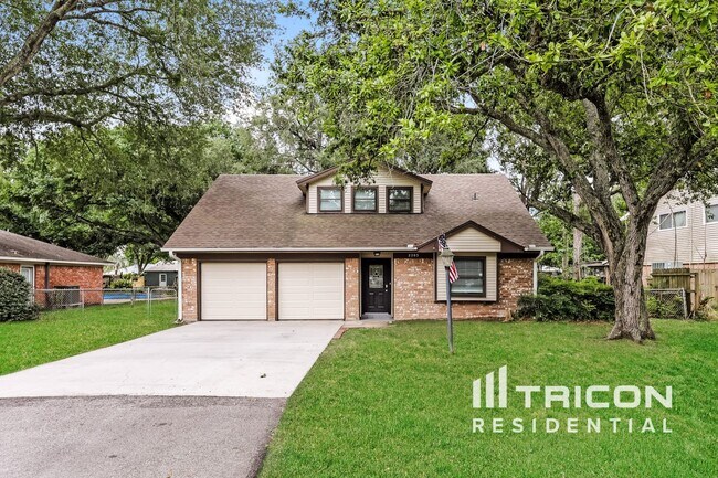 property at 2203 Redwood St