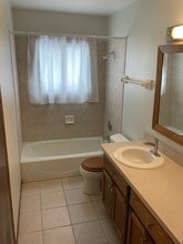 7112 W Saint Paul Ave, Unit 1st Floor in Milwaukee, WI - Building Photo - Building Photo