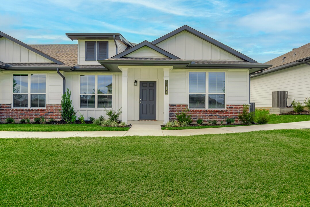 2027 Vintage Farms Wy in Brenham, TX - Building Photo