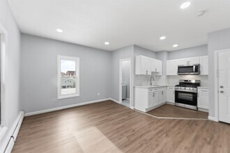 16 W 10th St in Bayonne, NJ - Foto de edificio - Building Photo