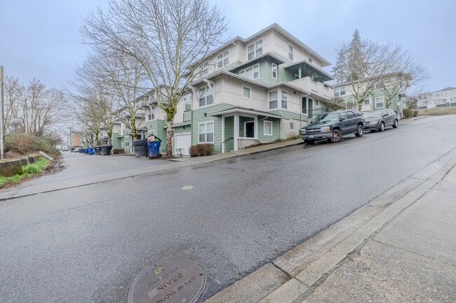 Eliza McCabe Townhomes in Tacoma, WA - Building Photo - Building Photo