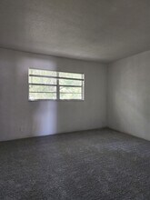 1140 S Ridgewood Ave in Daytona Beach, FL - Building Photo - Building Photo