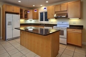 27 Sullivan Ave in Newton, MA - Building Photo - Building Photo
