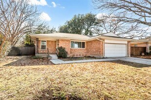 6908 Wake Forrest Dr in Dallas, TX - Building Photo