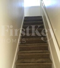 1651 Isleworth Cir in Atlanta, GA - Foto de edificio - Building Photo