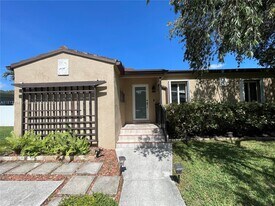 557 De Leon Dr in Miami Springs, FL - Building Photo