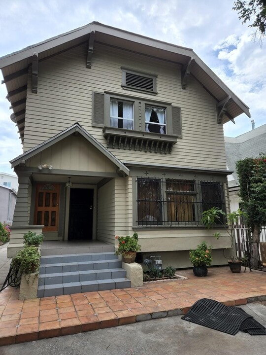 1200 W 36th St, Unit THE PATIO HOUSE in Los Angeles, CA - Building Photo