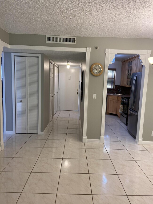 4760 Lucerne Lakes Blvd W in Greenacres, FL - Building Photo - Building Photo