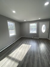 8 Main St, Unit apt A in Bloomingdale, NJ - Building Photo - Building Photo