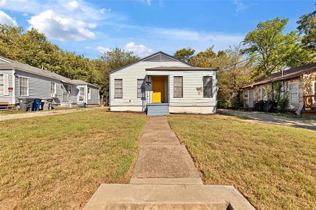 2245 E Overton Rd in Dallas, TX - Building Photo