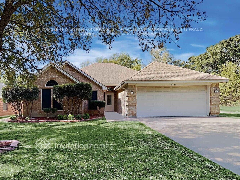 7121 Timberlane Dr in North Richland Hills, TX - Building Photo