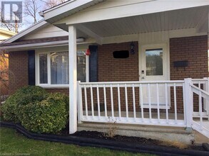 148 Green Valley Dr in Kitchener, ON - Building Photo - Building Photo