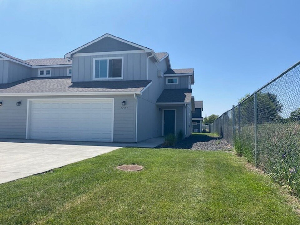 1107 N Manifold Ln in Spokane Valley, WA - Foto de edificio