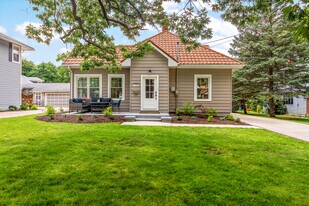 724 Warner Ave in Lemont, IL - Building Photo