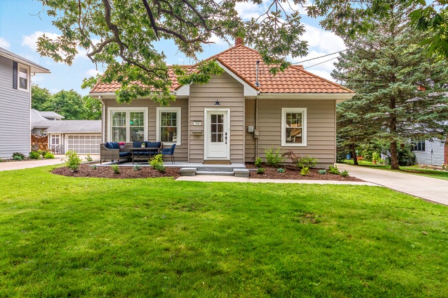 property at 724 Warner Ave