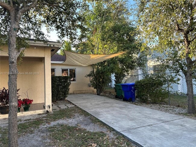 513 NW 77th St-Unit -513 in Miami, FL - Building Photo - Building Photo