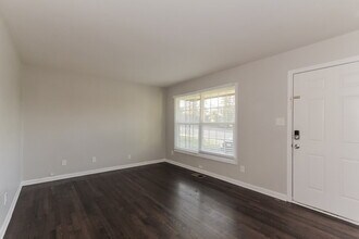 528 W Arrowood Rd in Charlotte, NC - Building Photo - Building Photo
