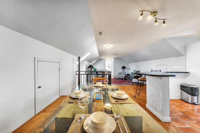 2158 Lilnan Ct in Burlington, ON - Building Photo - Building Photo