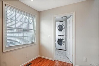 2315 Guthrie Ave in Royal Oak, MI - Foto de edificio - Building Photo