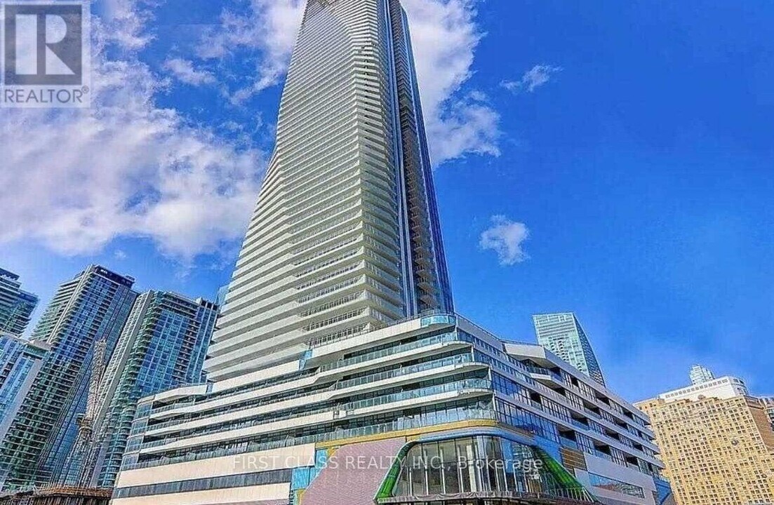 28 Freeland St in Toronto, ON - Building Photo