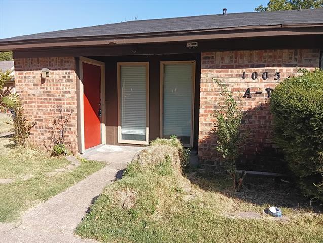 1005 W Sanford St in Arlington, TX - Building Photo