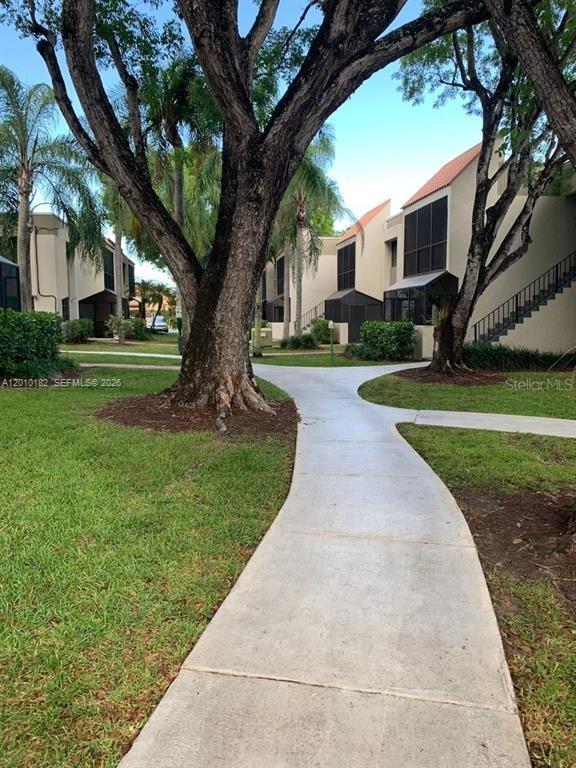 7923 SW 104th St in Miami, FL - Building Photo - Building Photo