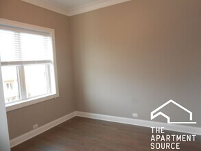 882 W Lill Ave, Unit 2 in Chicago, IL - Building Photo - Building Photo